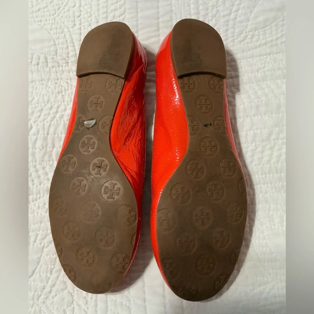 Tory Burch Reva Patent Leather Flats Orange Gold Medallion Size 9.5